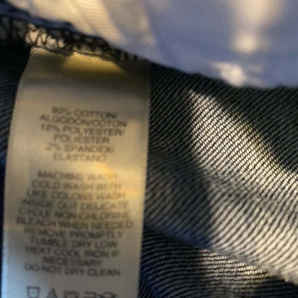 DKNY Dark Wash Jeans -- Sz 6 - Picture 4 of 7